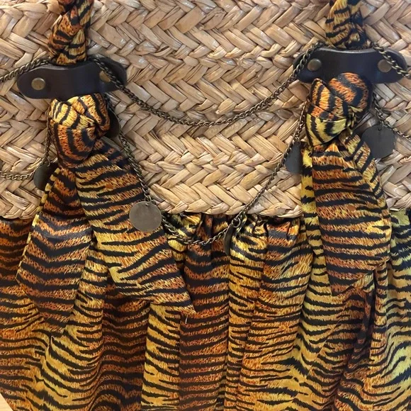 Awesome fabric and straw bag, special details, chains and leather! - Picture 2 of 7